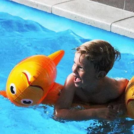 Feriehus Sleeps 18 Pool Wifi *