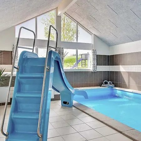 Sleeps 18 Pool Wifi Feriehus Vejby Strand